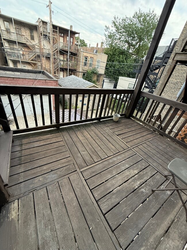 1115 N Winchester Ave, Unit #2 in Chicago, IL - Foto de edificio - Building Photo