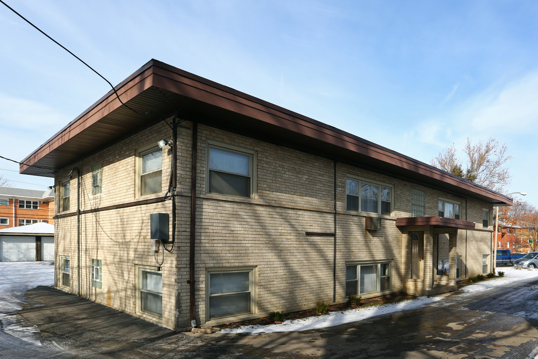 340 Lincoln Ct in Addison, IL - Foto de edificio