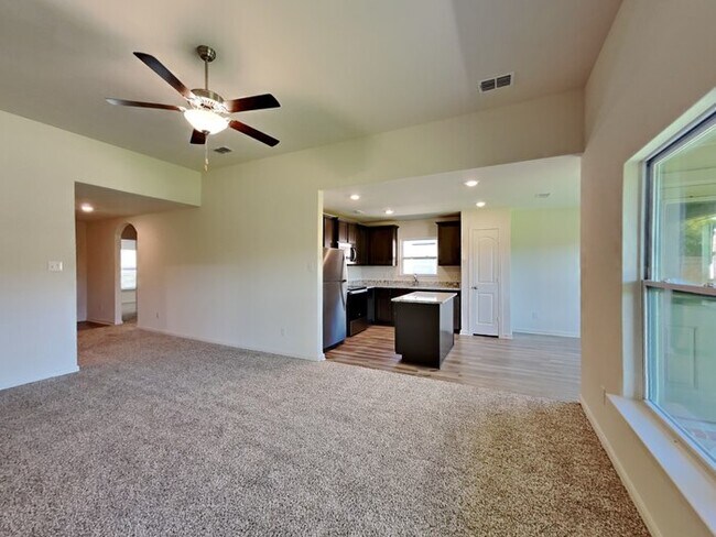 112 Banjo Trl in Newark, TX - Building Photo - Building Photo