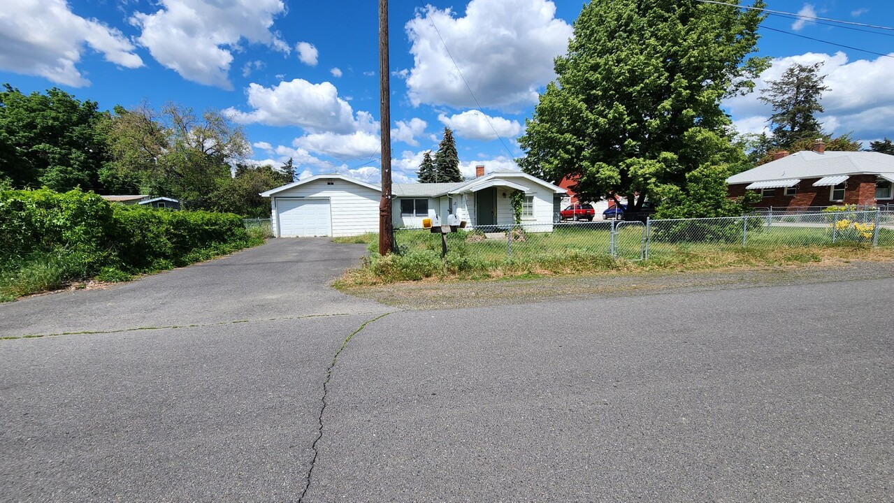 7919 E Fairview Ave in Spokane Valley, WA - Building Photo