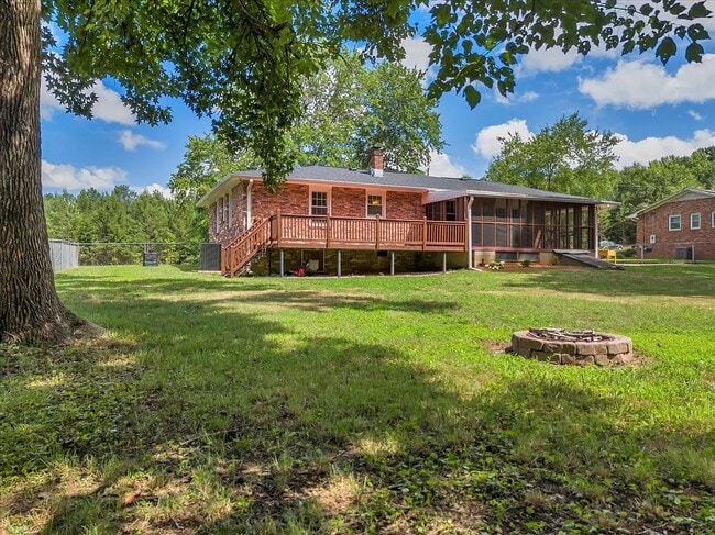 120 Echo Ln in Travelers Rest, SC - Foto de edificio - Building Photo