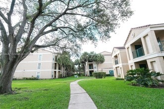 833 Riverside Dr in Coral Springs, FL - Building Photo - Building Photo