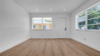 32 SW 9th St in Hallandale Beach, FL - Building Photo - Building Photo