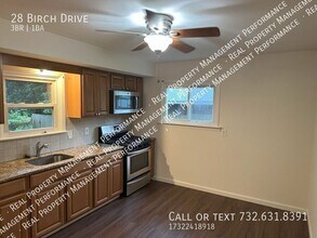 28 Birch Dr in Jackson Township, NJ - Foto de edificio - Building Photo