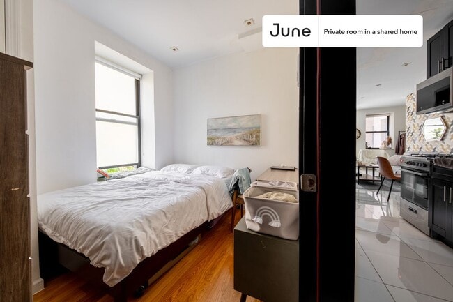 Room in Shared 3 bed/2 bath home in New York, NY - Building Photo - Building Photo