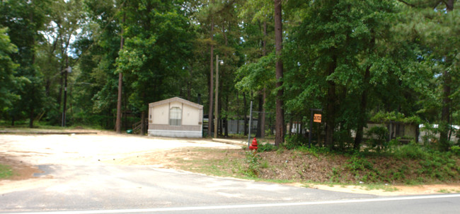 2072 Hephzibah-McBean Rd in Hephzibah, GA - Building Photo - Building Photo