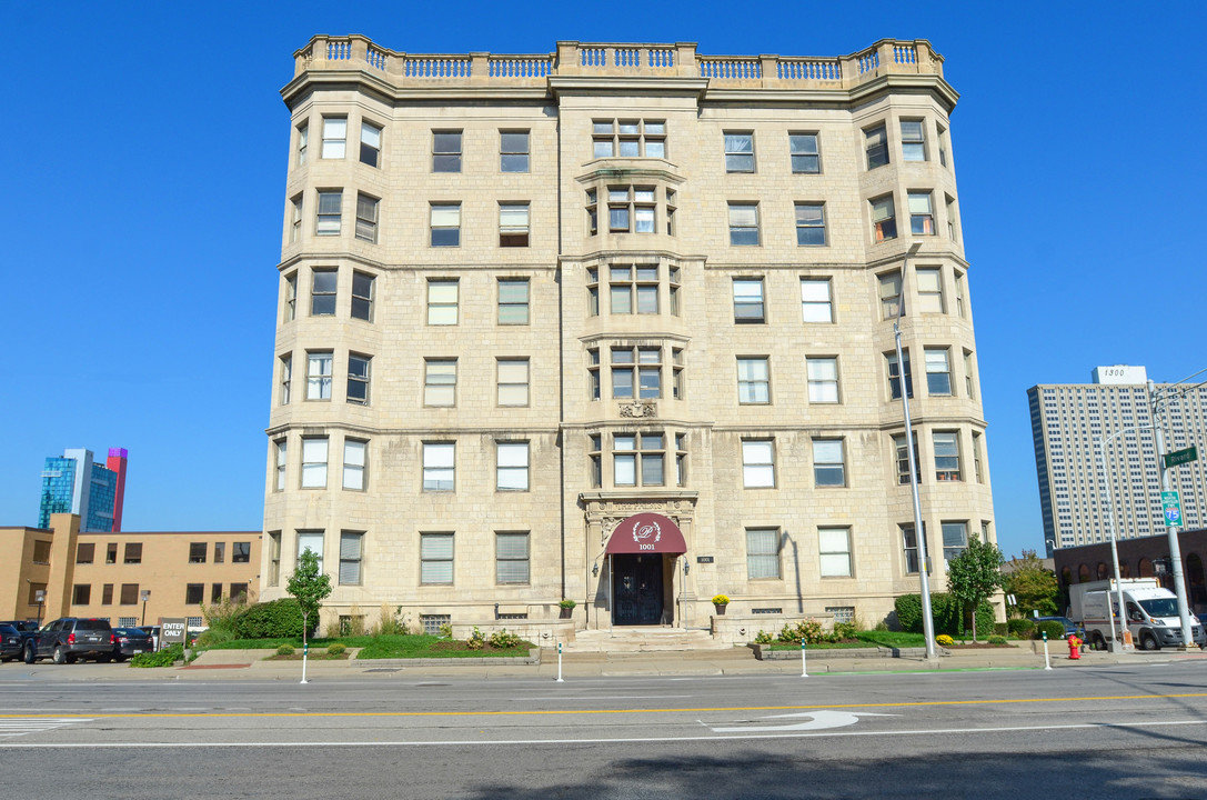 Palms Apartments in Detroit, MI - Building Photo