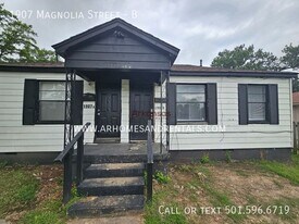 1907 N Magnolia St in North Little Rock, AR - Building Photo