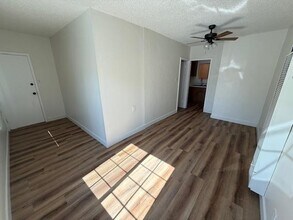 1857 Stanley Ave, Unit 1857 Stanly Ave #B in Signal Hill, CA - Building Photo - Building Photo