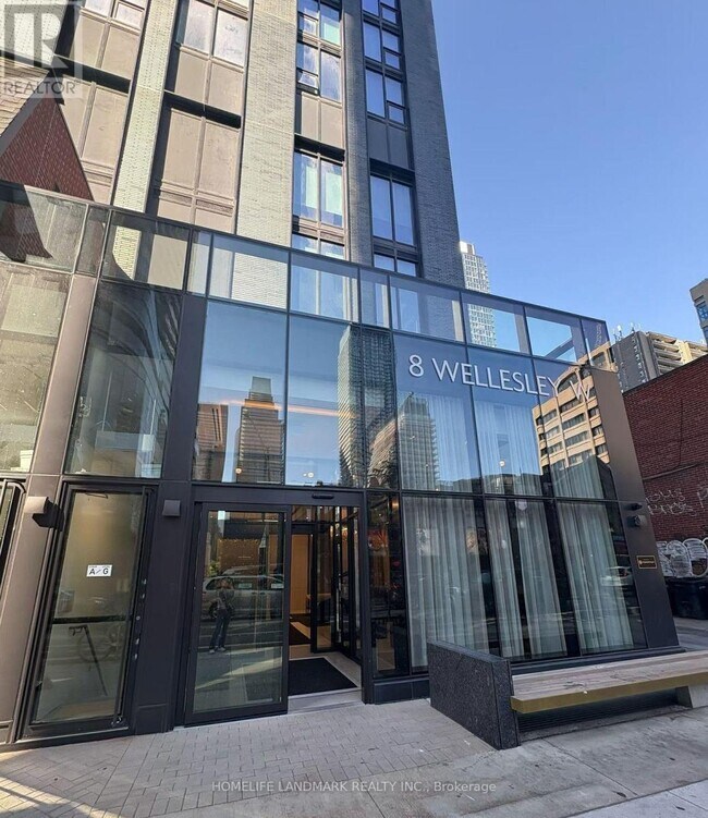 8 Wellesley St W in Toronto, ON - Building Photo - Building Photo