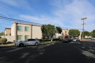 Maronda Terrace Apartments in El Cajon, CA - Foto de edificio - Building Photo