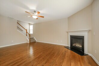 529 Crestmont Ln in Canton, GA - Building Photo - Building Photo