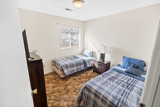 121 N Gateway Blvd in Ridgecrest, CA - Building Photo - Building Photo