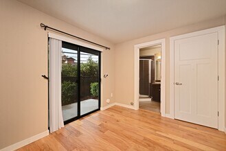 2034 Eastlake Ave E in Seattle, WA - Building Photo - Building Photo