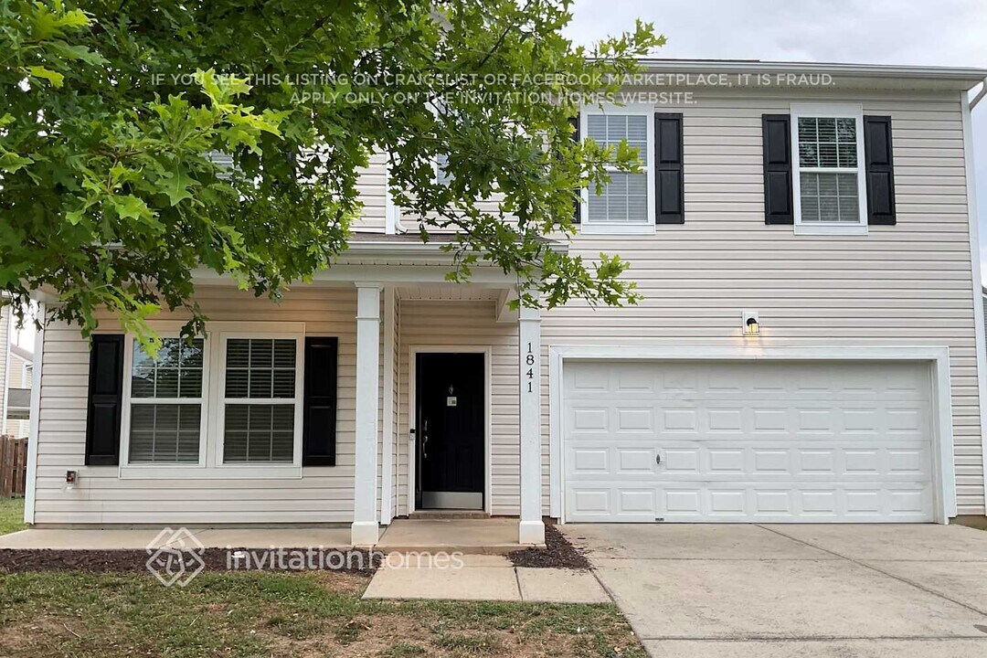 1841 Swan Dr in Charlotte, NC - Foto de edificio