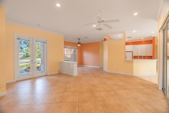 2401 SW Carriage Pl, Unit 3 in Palm City, FL - Building Photo - Building Photo