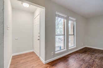 1210 Southport Dr-Unit -B in Austin, TX - Building Photo - Building Photo