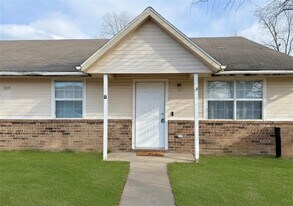 909 Durham Pl in Bentonville, AR - Building Photo