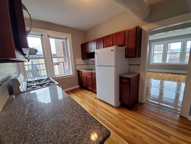 12 Canfield St, Unit 10 in Orange, NJ - Foto de edificio - Building Photo