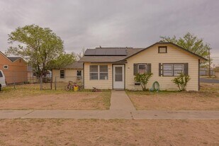900 Dotsy Ave in Odessa, TX - Building Photo