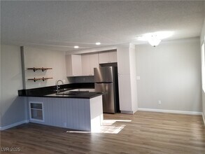 151 Westminster Way in Henderson, NV - Building Photo - Building Photo
