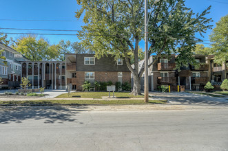 Uptown Court in Kansas City, MO - Building Photo - Building Photo