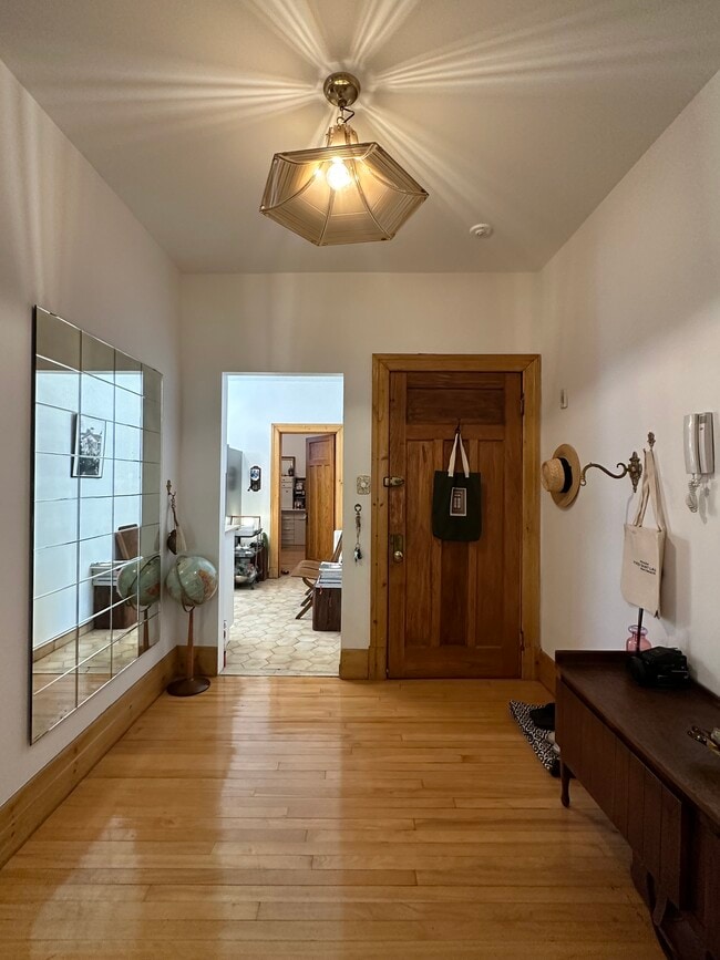 property at 5468 Saint-Urbain Rue