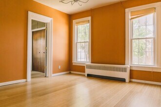 379 E Wabasha St in Winona, MN - Foto de edificio - Building Photo