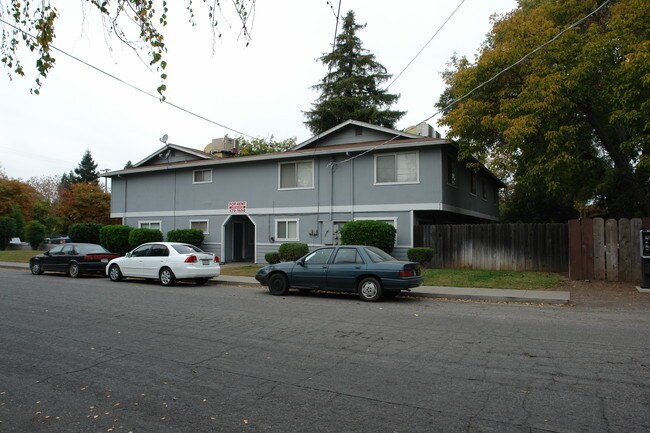 1100 N Cedar St in Chico, CA - Building Photo - Building Photo