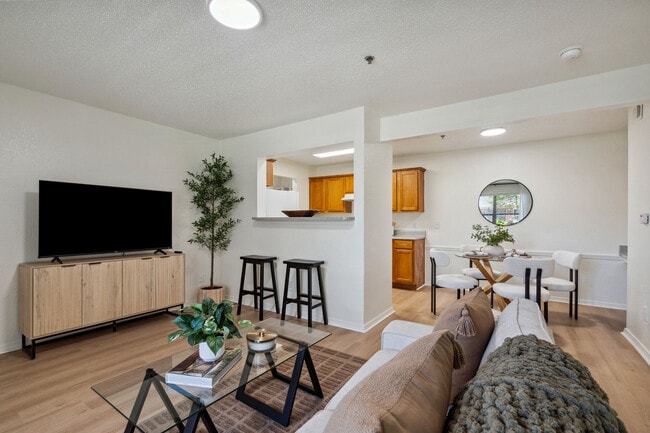 Tinker on Forty8 in Oklahoma City, OK - Foto de edificio - Building Photo