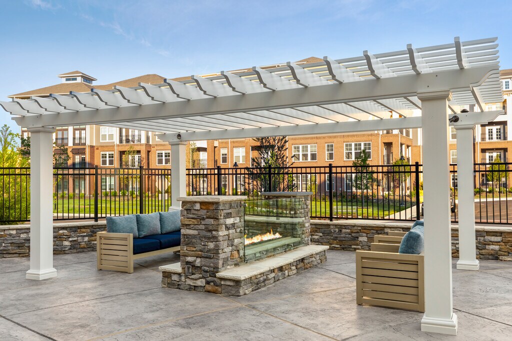 J Creekside at Exton Apartments in Exton, PA