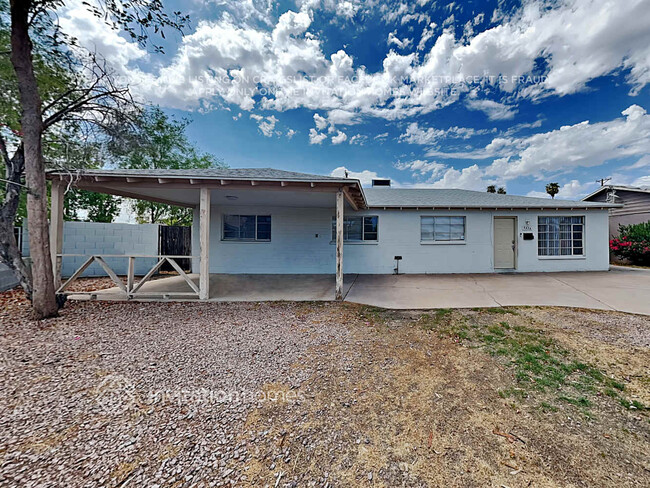 property at 5520 N 38th Dr