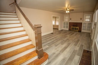 927 E Dunklin St in Jefferson City, MO - Building Photo - Building Photo