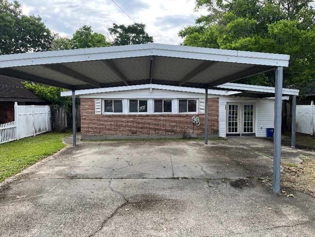 property at 312 Silver St