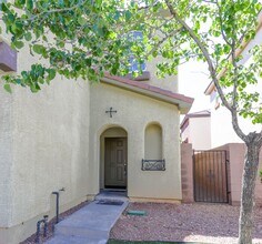 8605 Nature Scene Dr in Las Vegas, NV - Building Photo - Building Photo