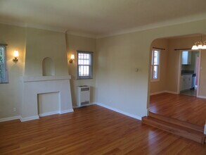 5105 W 20th St, Unit #4 in Los Angeles, CA - Foto de edificio - Building Photo