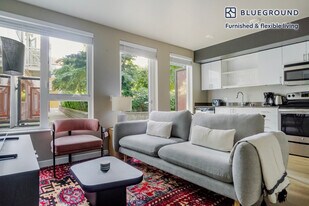 2690 152nd Ave NE in Redmond, WA - Building Photo