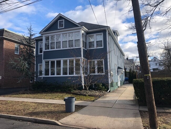 218 Denison St, Unit 216 B in Highland Park, NJ - Foto de edificio - Building Photo