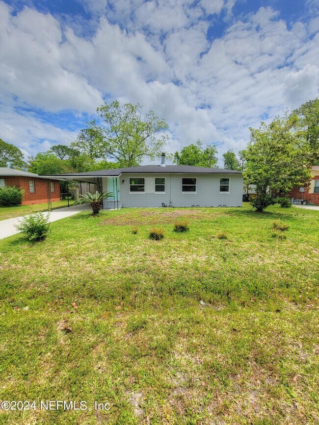 3919 Skycrest Dr in Jacksonville, FL - Building Photo - Building Photo