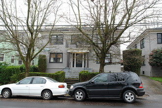 2056 NW Overton St in Portland, OR - Building Photo - Building Photo