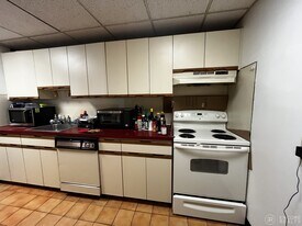 11 Stearns Rd, Unit A in Brookline, MA - Building Photo