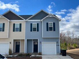208 Shallowbag Bay Ln in Jacksonville, NC - Building Photo
