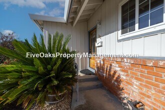 102 Grenoble Way in Folsom, CA - Building Photo - Building Photo