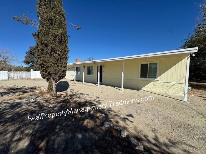 36820 98th St E in Littlerock, CA - Building Photo