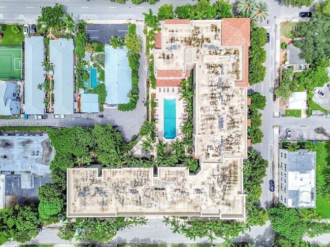 1900 Van Buren St, Unit 311B in Hollywood, FL - Building Photo - Building Photo