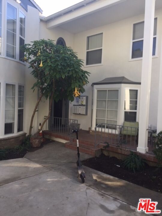 617 Kelton Ave in Los Angeles, CA - Building Photo - Building Photo