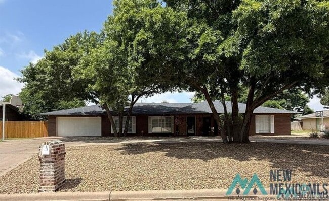 property at 1808 Avondale Blvd