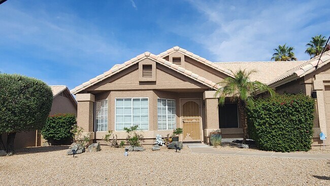 15006 S 9th St in Phoenix, AZ - Building Photo - Building Photo
