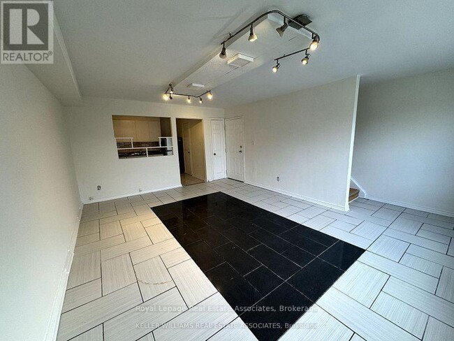 property at 3071 Hurontario St