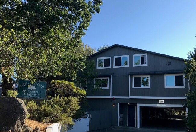 The Oaktops Apartments in San Rafael, CA - Foto de edificio - Building Photo